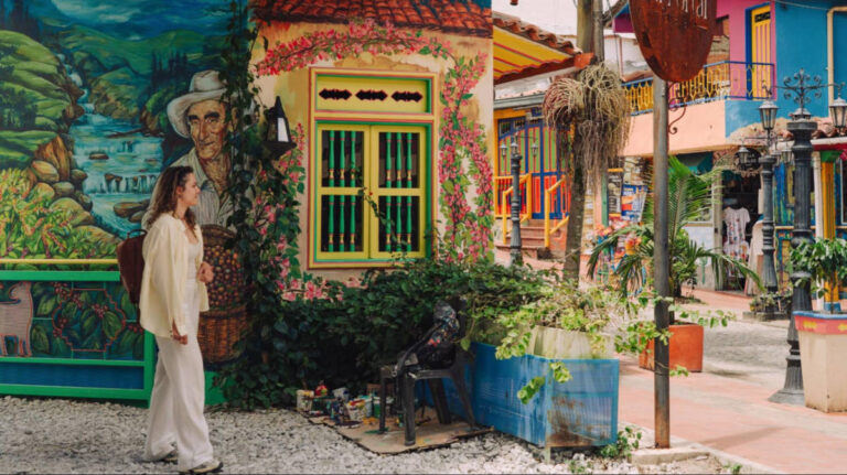 The author Amber Visch, wandering around the colorful streets in Colombia
