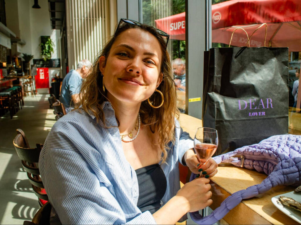 The author Amber Visch, enjoying rosé cava by the window at the Marheineke Markthalle