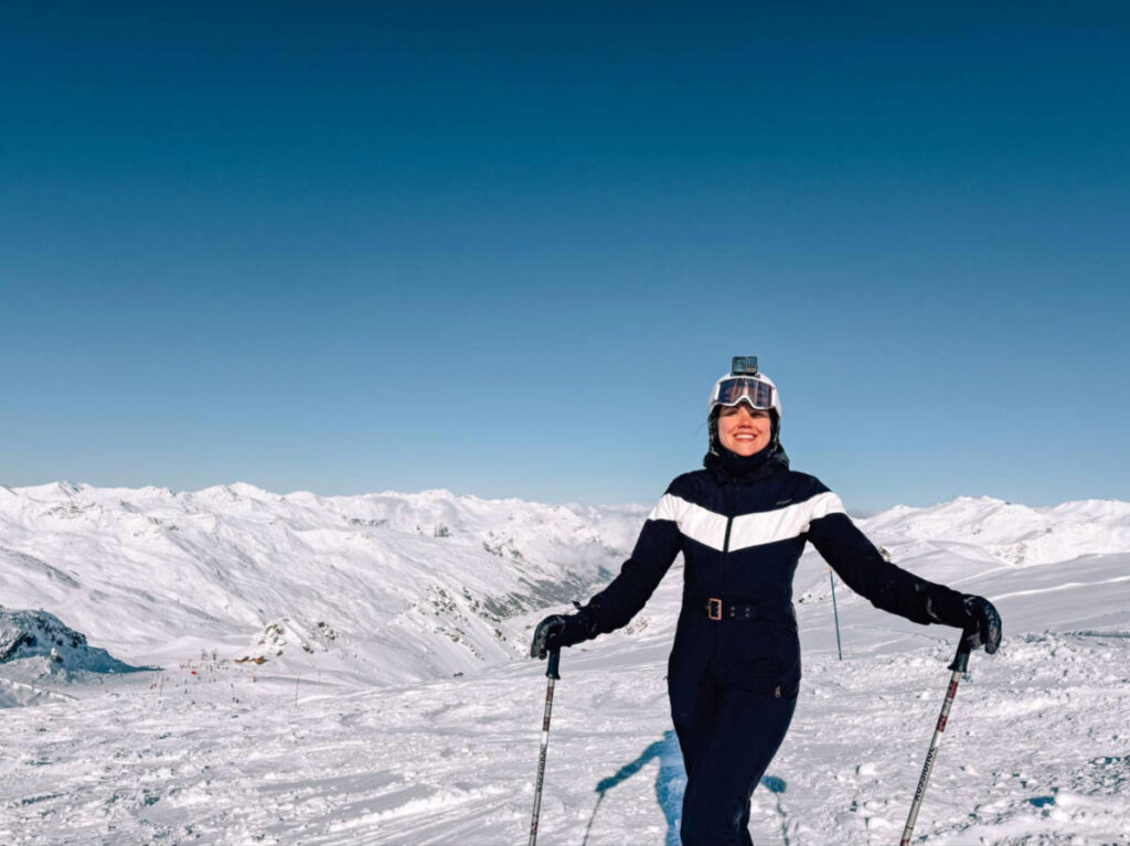 The author Amber Visch, posing for a photo on top of the Val Thorens