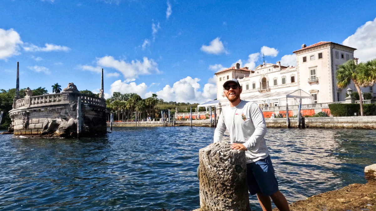 Travel Lemming Writer, Andrew, posing in front of the Vizcaya Museum in Biscayne Bay
