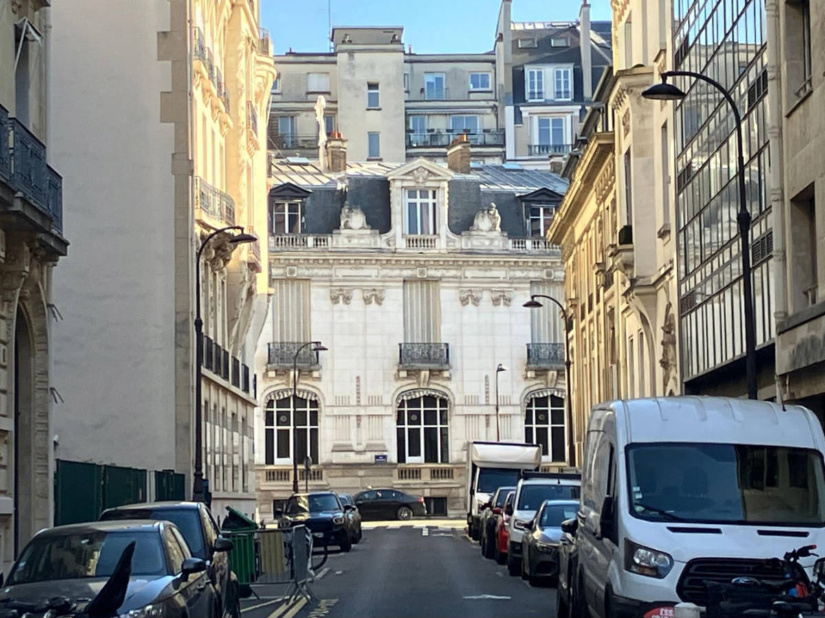 View of the architectures around the Porte Dauphine