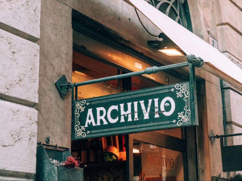 The signage of Archivio