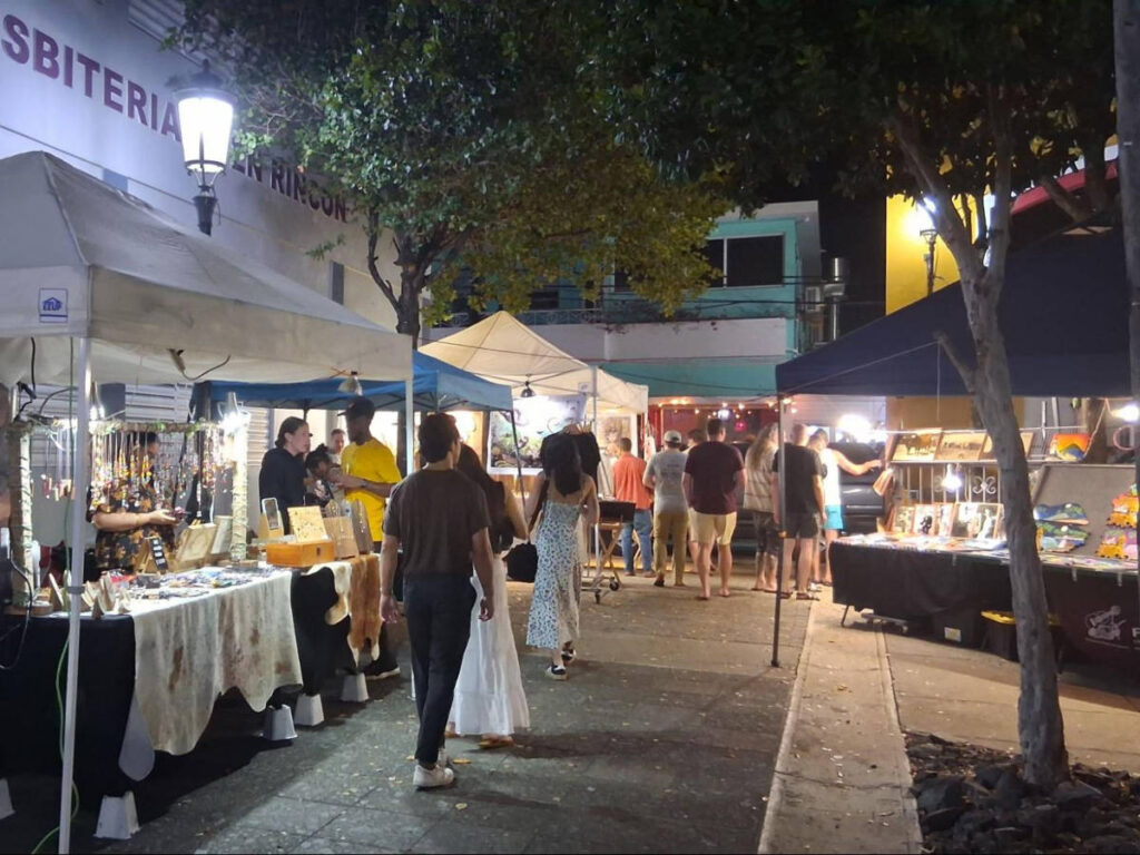 People wandering around the Rincon Art Walk