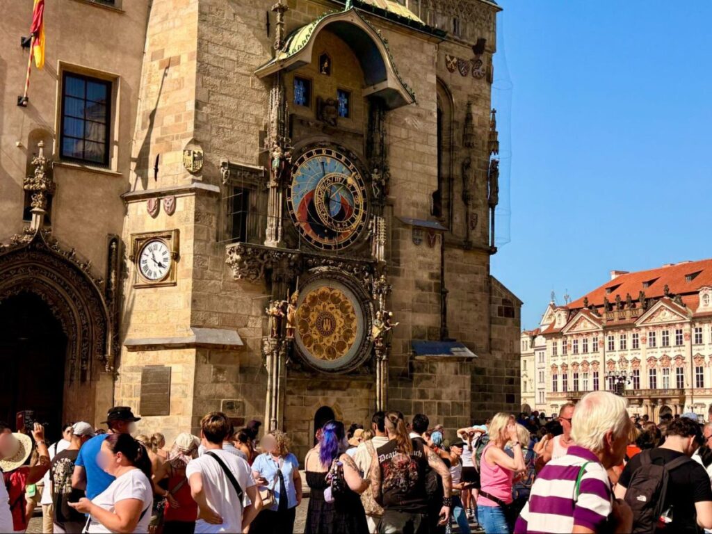 Crowds of people looking at the Astronomical Clock