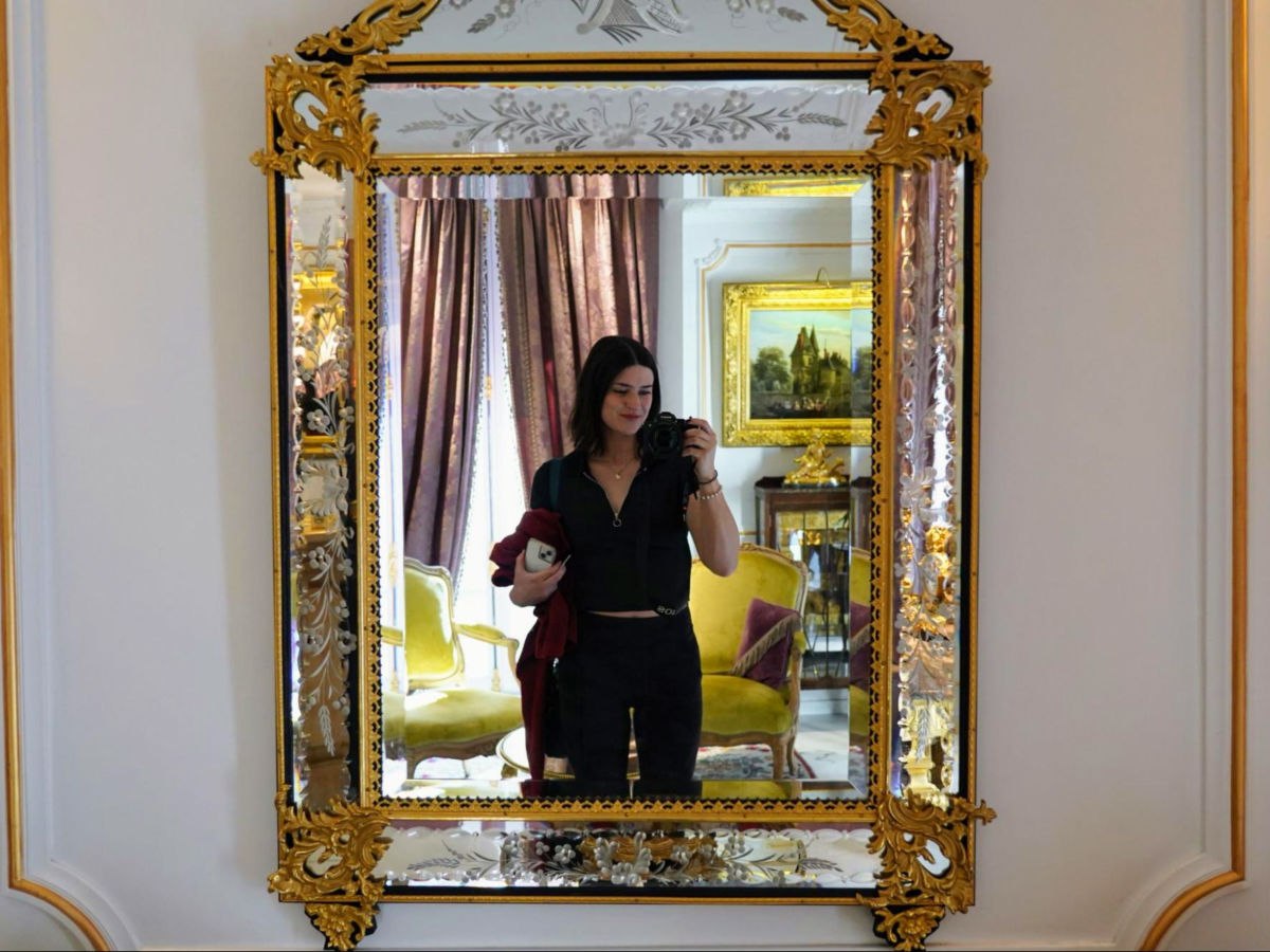 Author Betty taking a mirror selfie at Hôtel Académie Saint-Germain