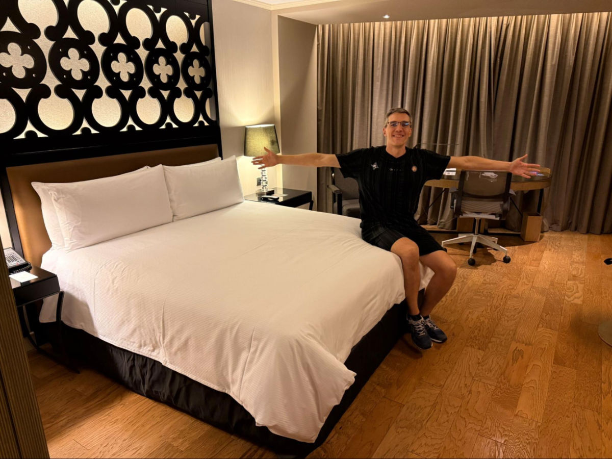 Author Nate showing his room at Hilton Lima Miraflores