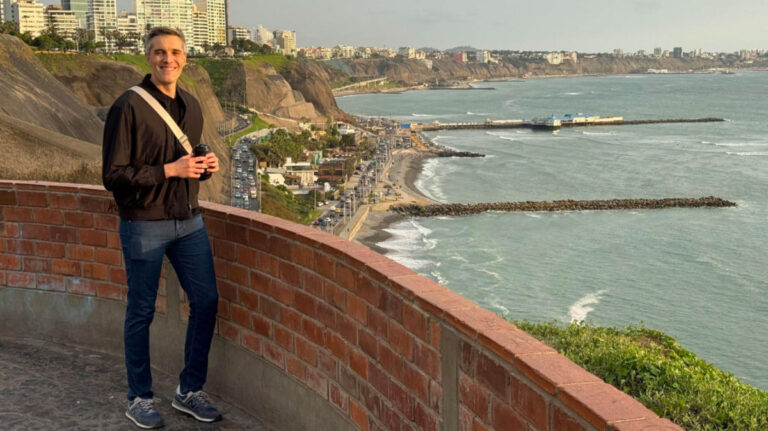 Author Nate standing on the boardwalk that runs atop the cliffs of Miraflores