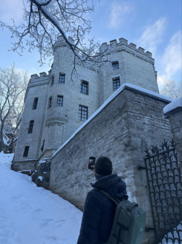 Author Thom taking a picture of the Glehn Castle