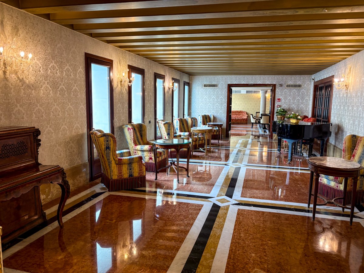 View of the Baglioni Hotel Luna sitting area