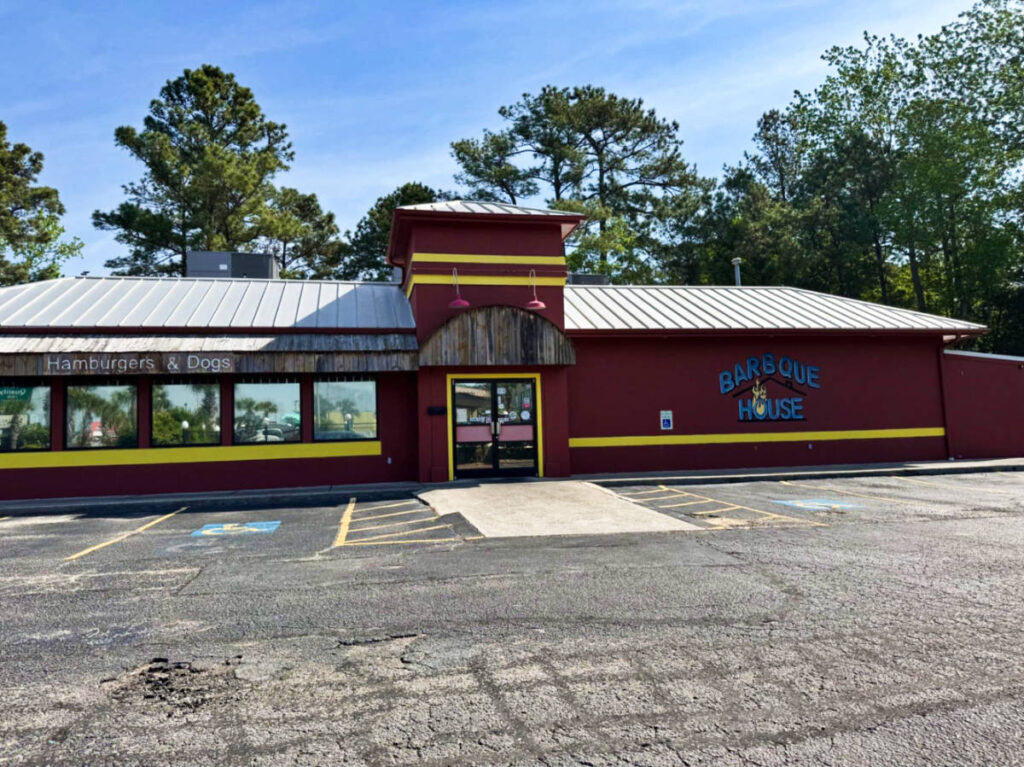 View of the facade of the Bar-B-Que House