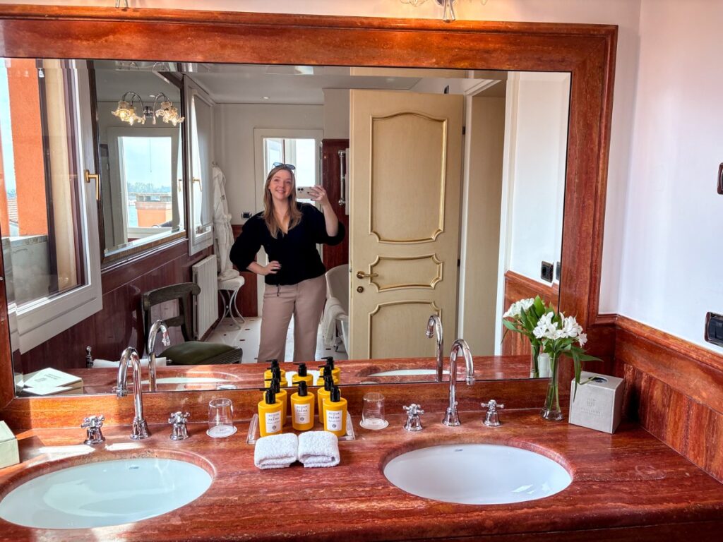 Author Taylor taking a mirror selfie at Baglioni Hotel Luna