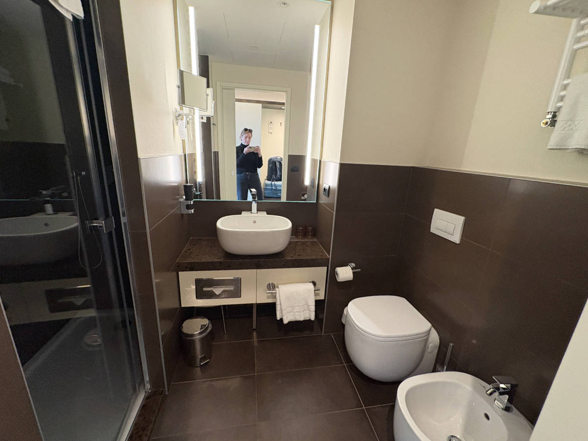 The author, Taylor Herperger taking a selfie on the bathroom mirror in Leonardo Royal Hotel