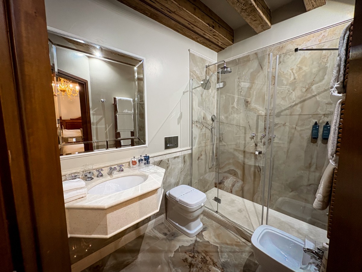 View of the empty Bathroom at Palazzo Priuli