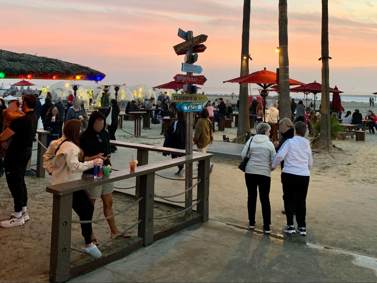 Groups enjoying some drinks at the Beach bar at Hotel Del Coronado