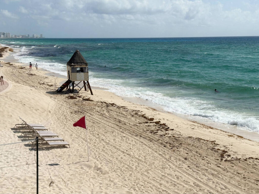 The sandy beachfront of Marriott Cancun
