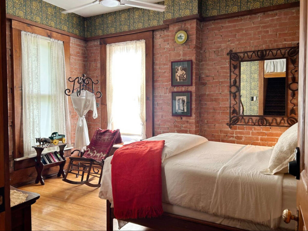 Interior view of the room of Gable House