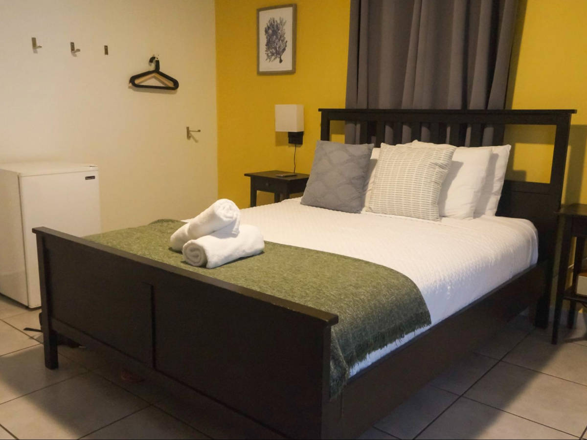 The hotel bed in Rincón Plaza Hotel