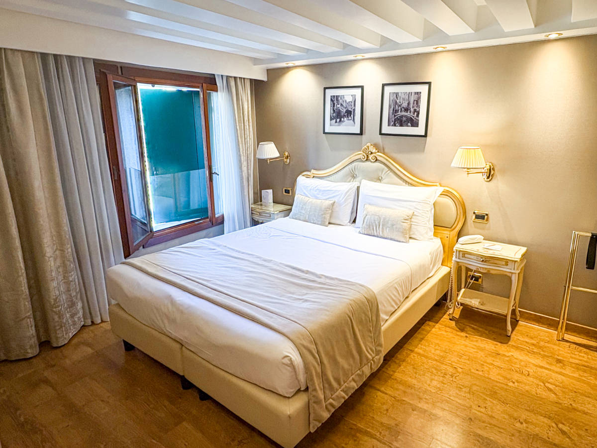 View of the bedroom at Hotel Olimpia