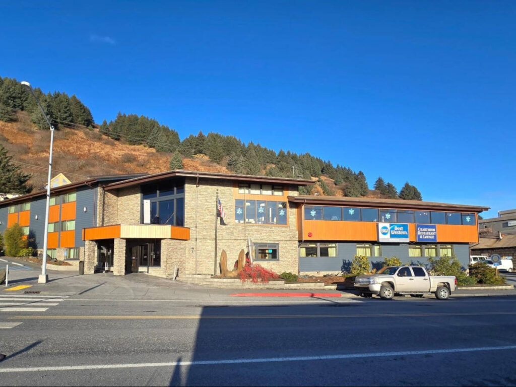 Exterior view of the Best Western Kodiak Inn from across the street