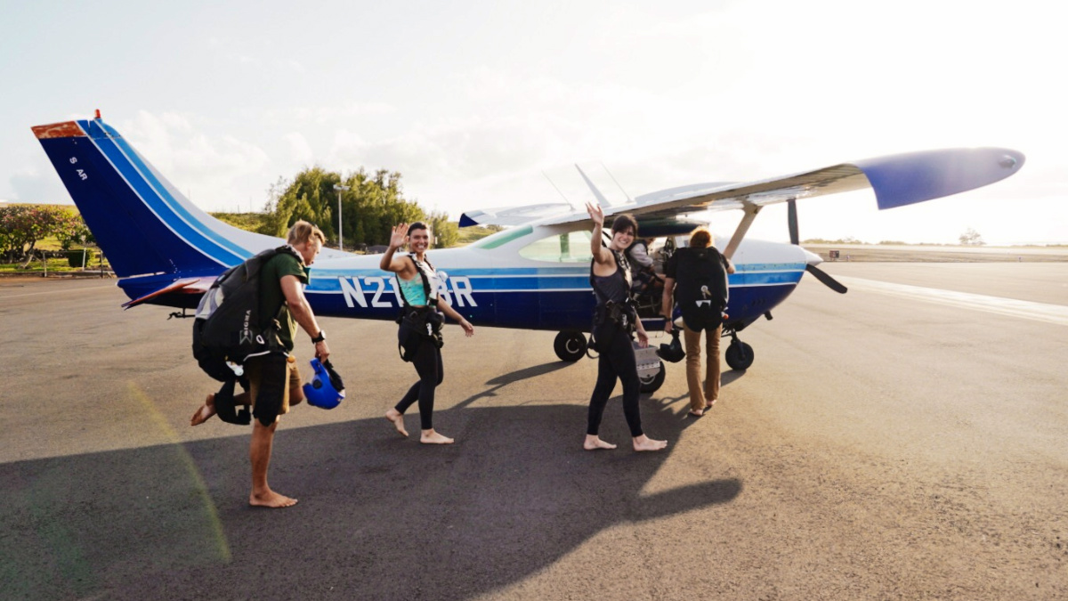 Travel Lemming Writer, Betty and her friends getting on the plane at sunrise