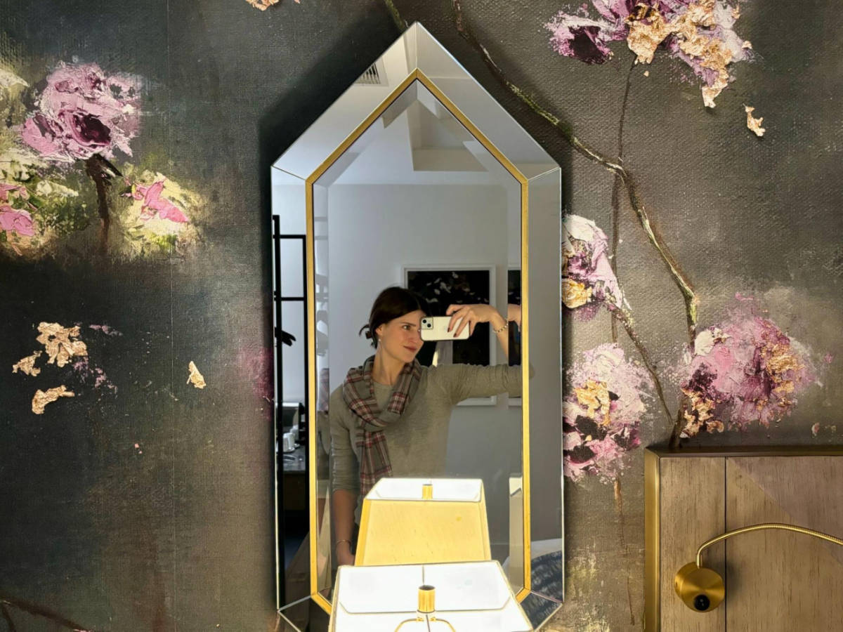 The author Betty Hurd, taking a mirror selfie in the EXchange Hotel