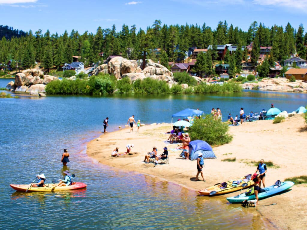 View of the tourists kayaking at the Big Bear Lake on a sunny day