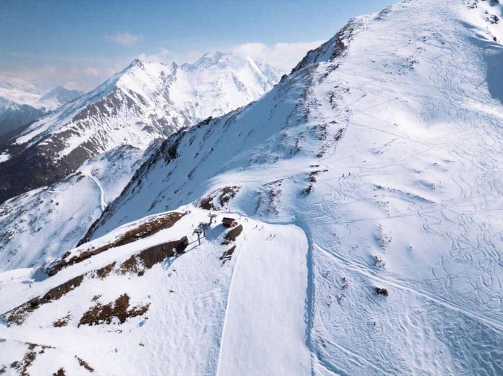 Overlooking view of the Black Slope Norma II on a sunny day