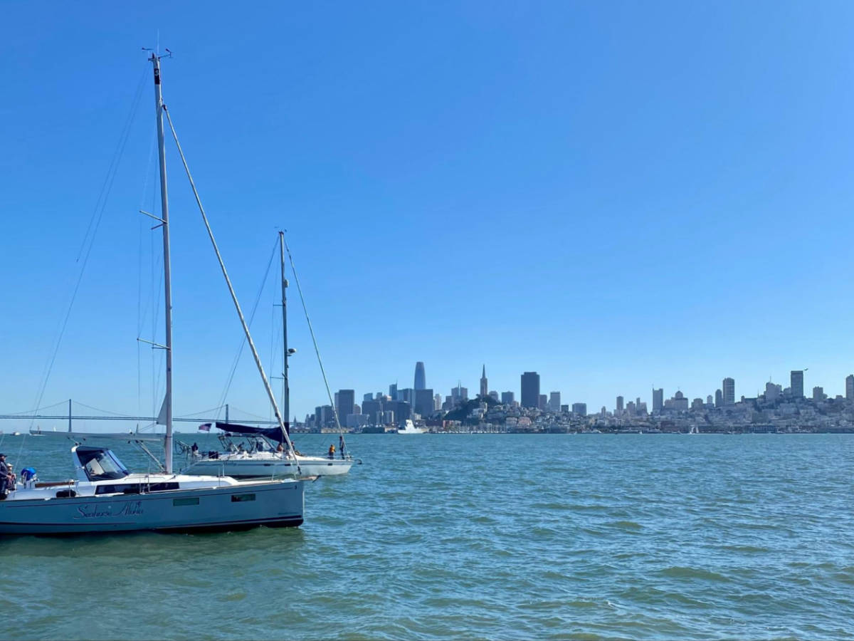 View of the boats cruising around the Bay with the San Francisco skyline views