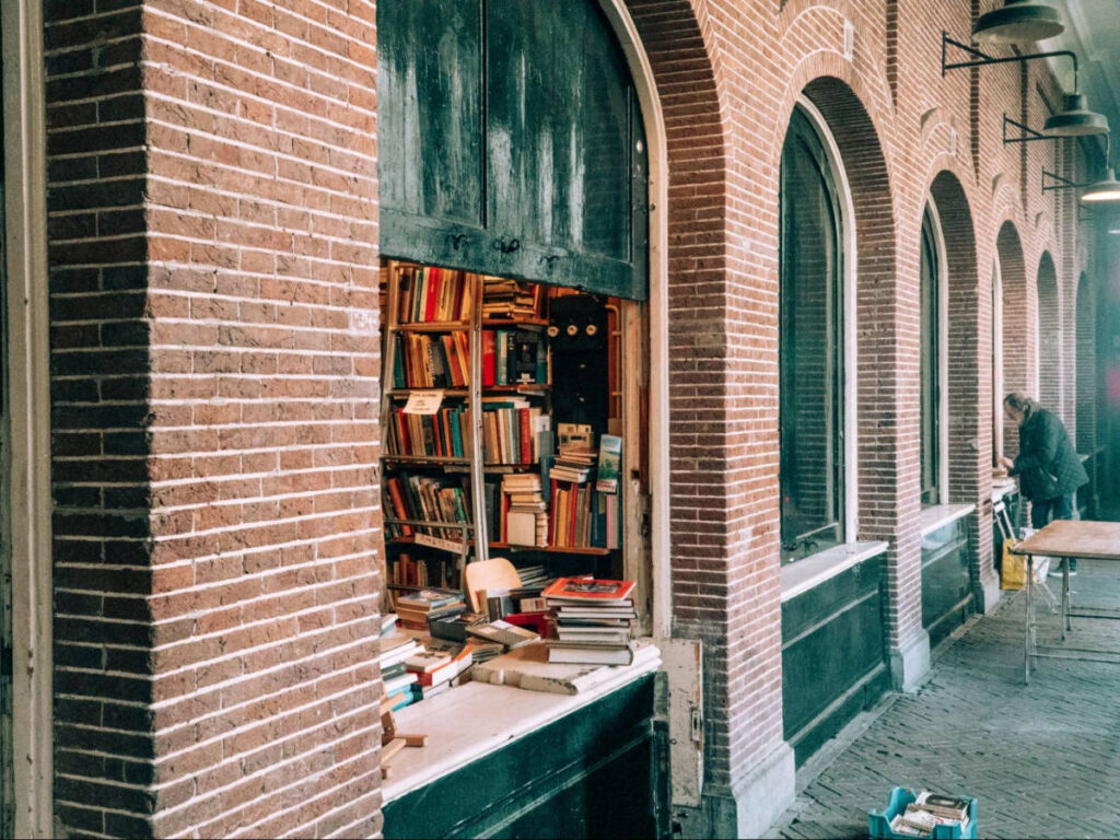 View of the bookstands from the hallway in the Oudemanhuispoort