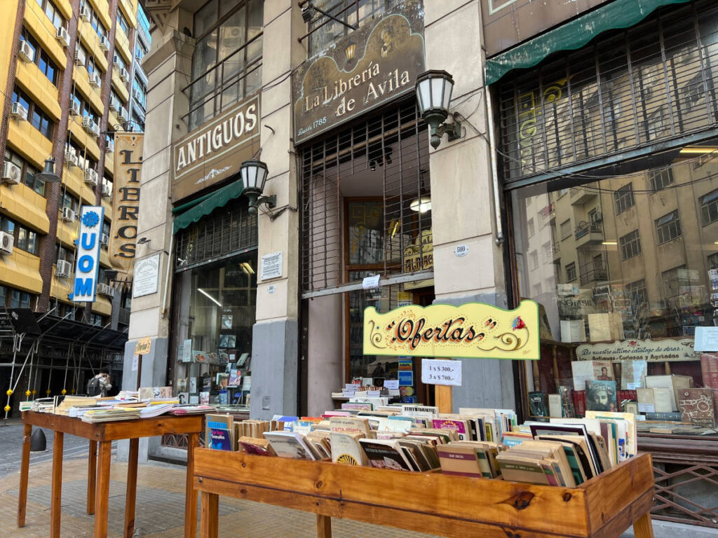 The books displayed outside a bookstore in Centro