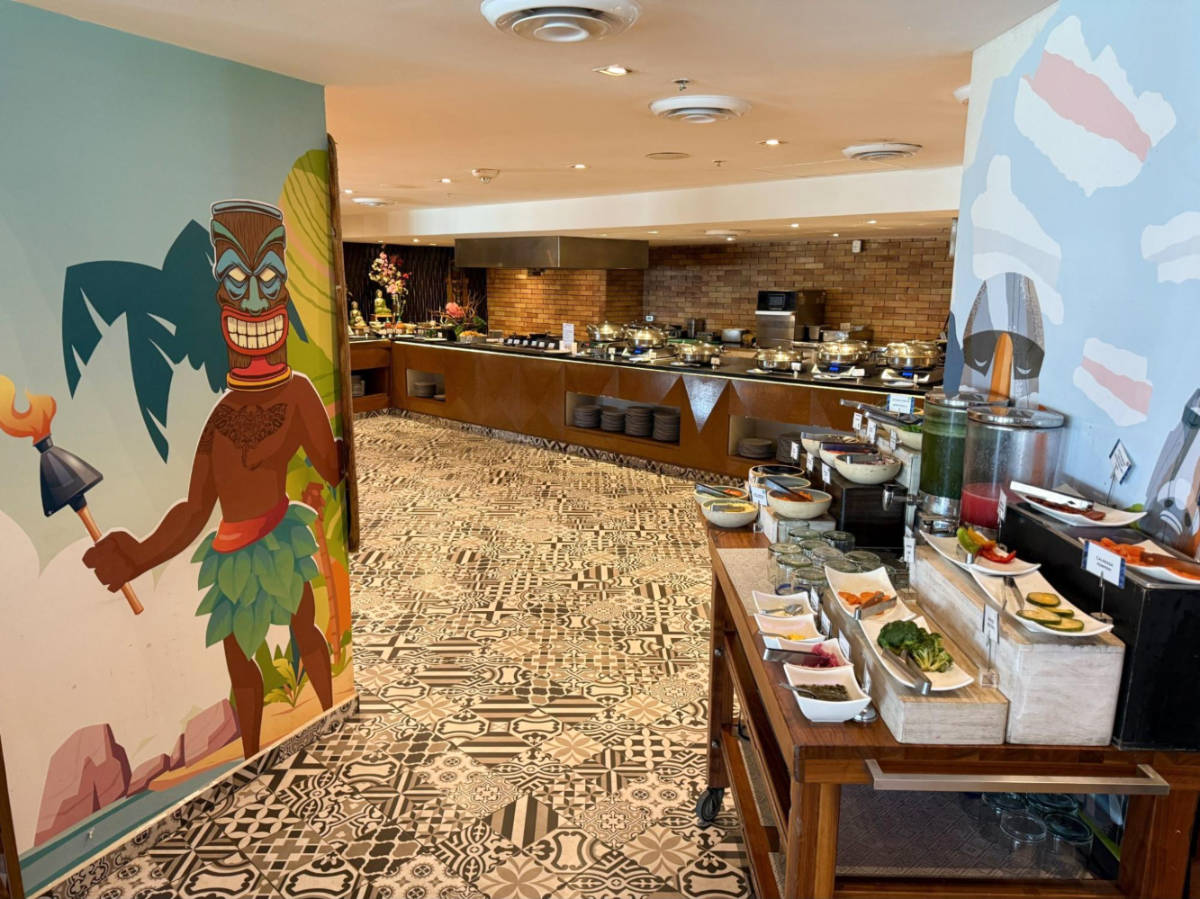 A Polynesian mural at the breakfast buffet