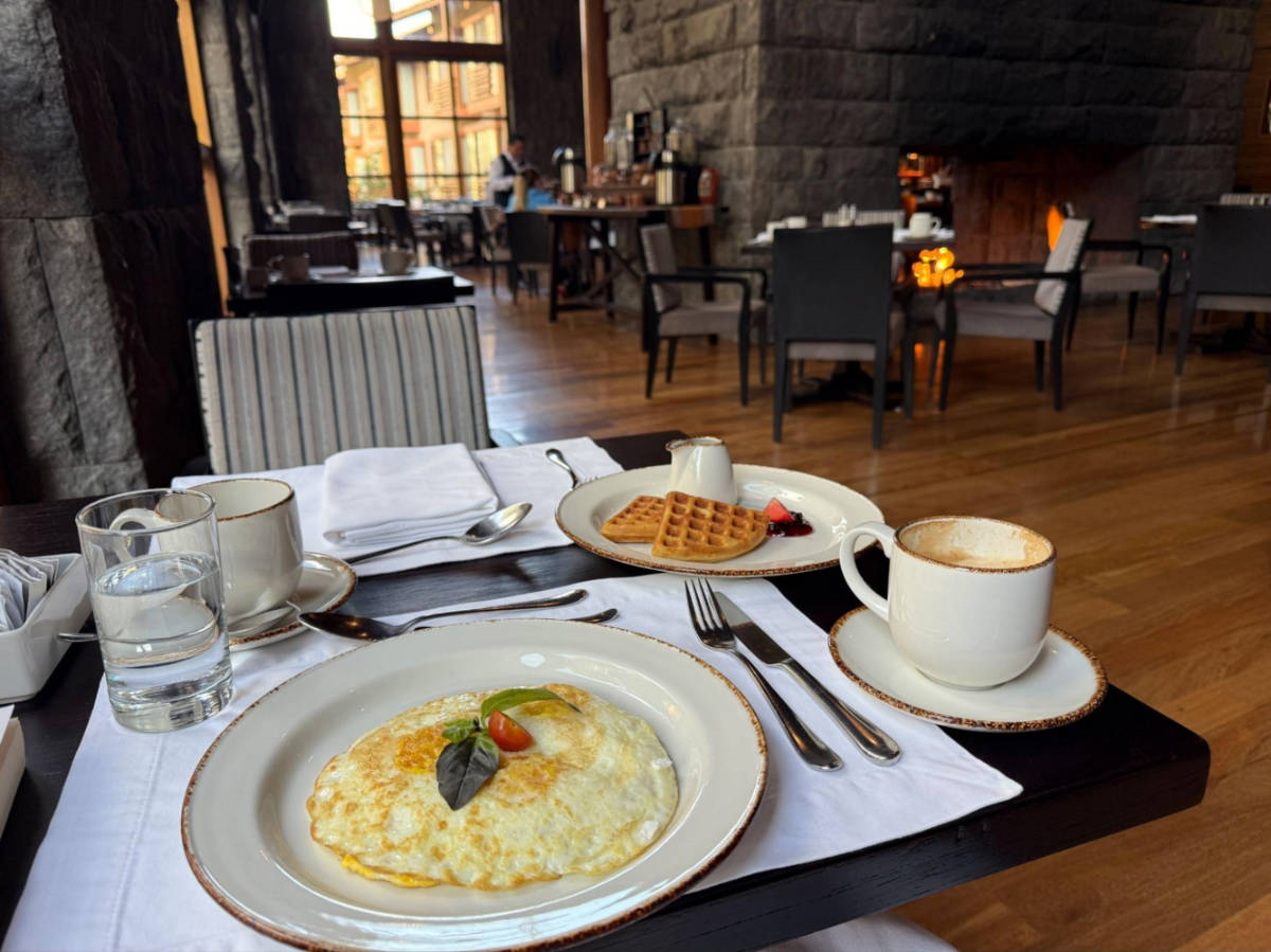 I enjoyed breakfast at the Hawa Restaurant (where a harpist frequently played)