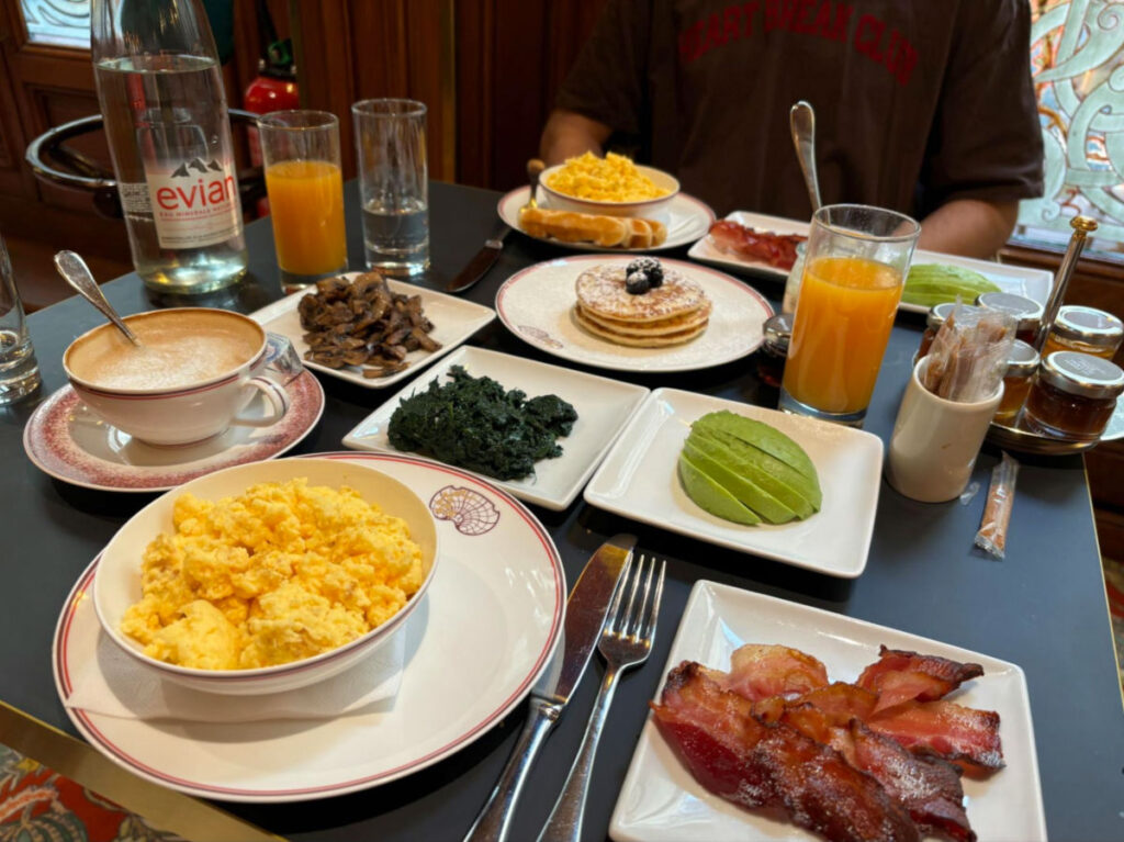 Breakfast meals at Hotel Regina Louvre