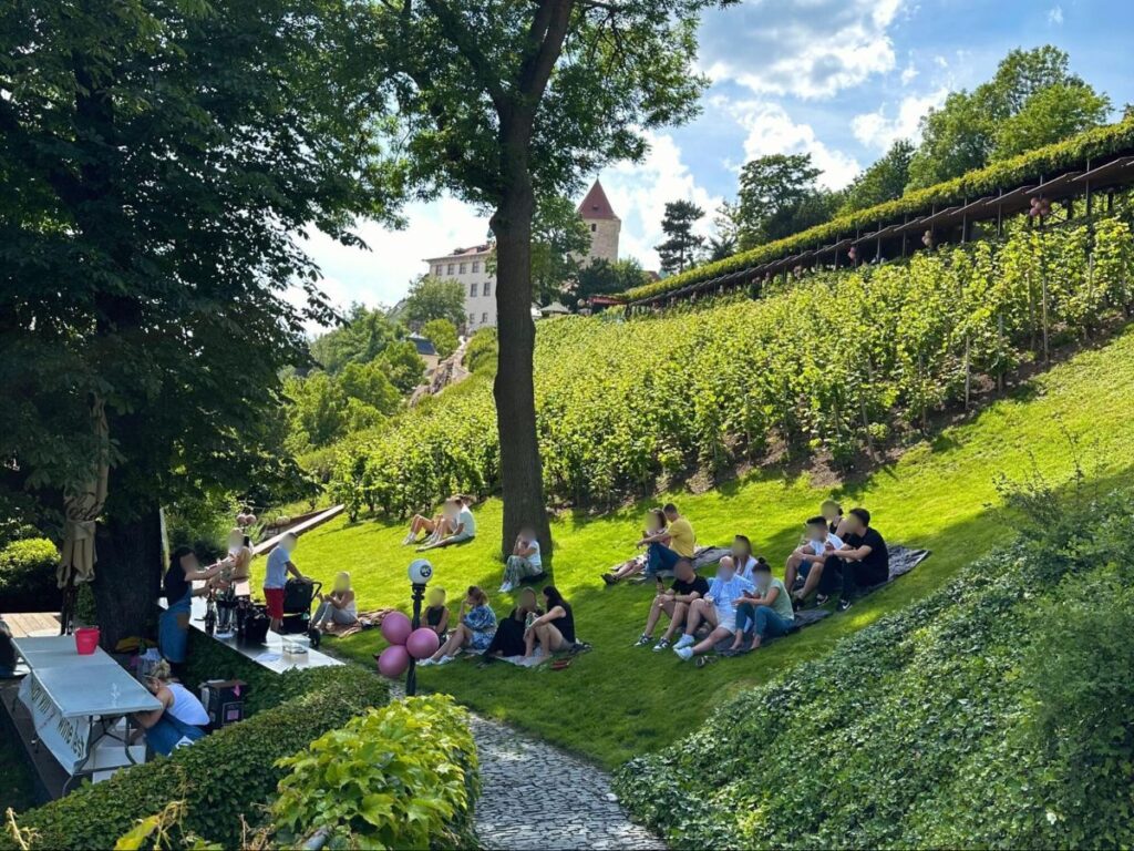 People having a picnic at St. Wencesla’s Vineyard & Villa Richter
