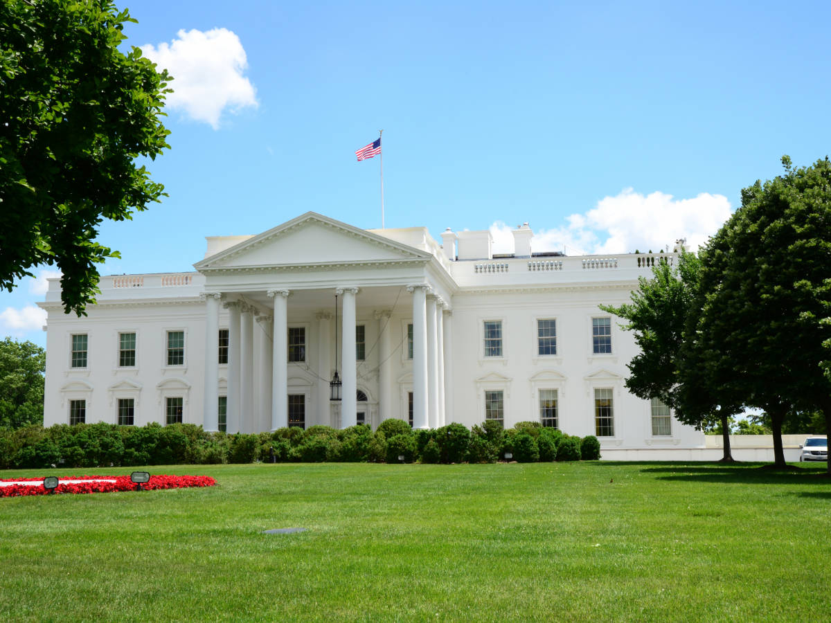 The White House building from the outside