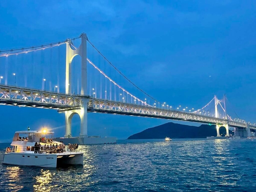 A yacht tour passing the Gwangan Bridge 