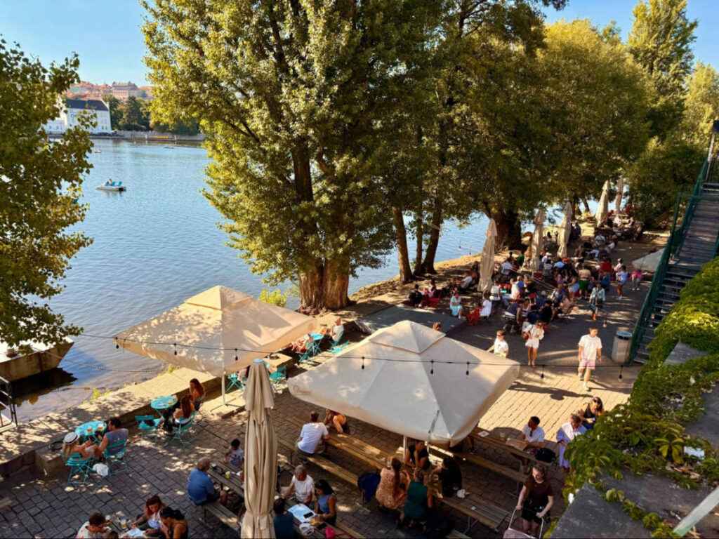 People gathered at Čapadlo