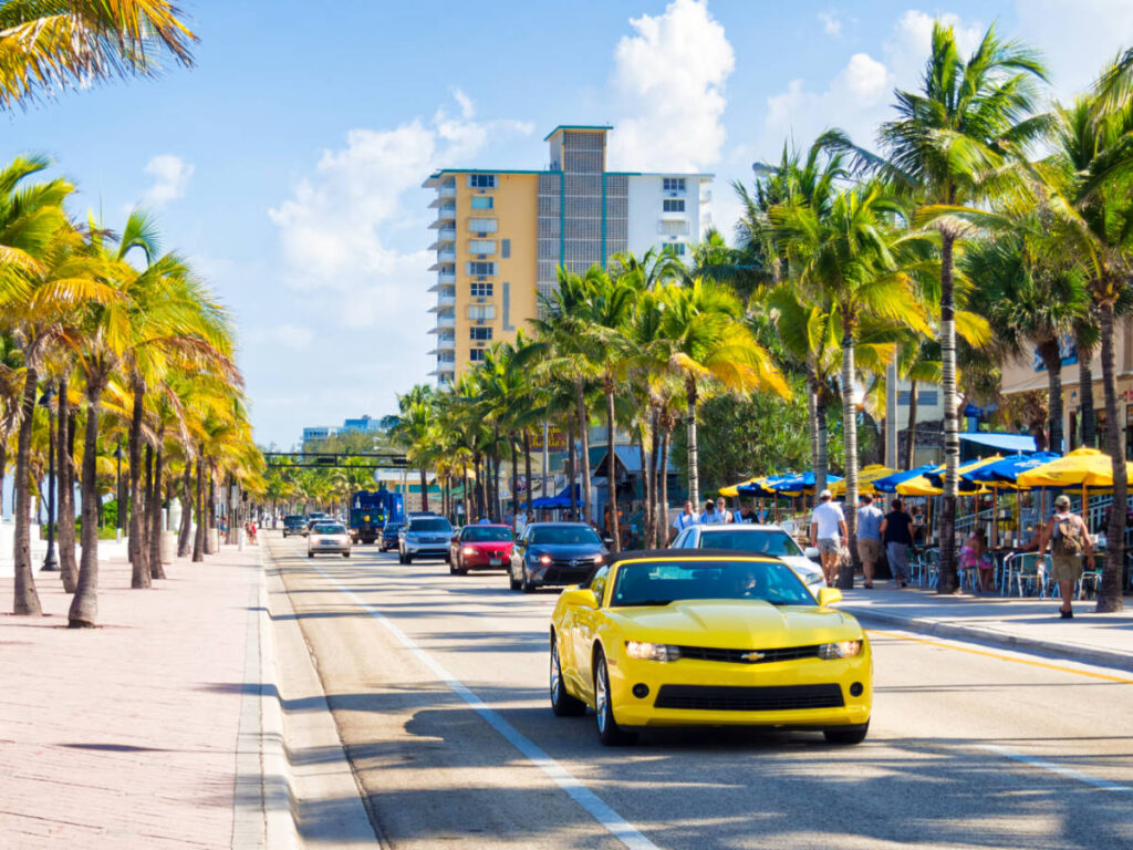The cars on the road at Fort Lauderdale Beach