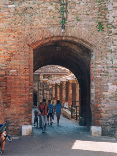 People walking at the entrance of Castelvecchio Bridge
