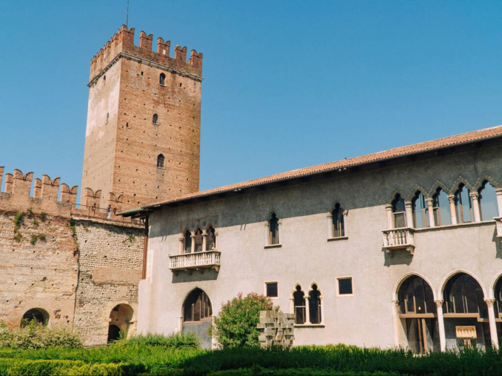 Clear blue sky over the Castelvecchio courtyard