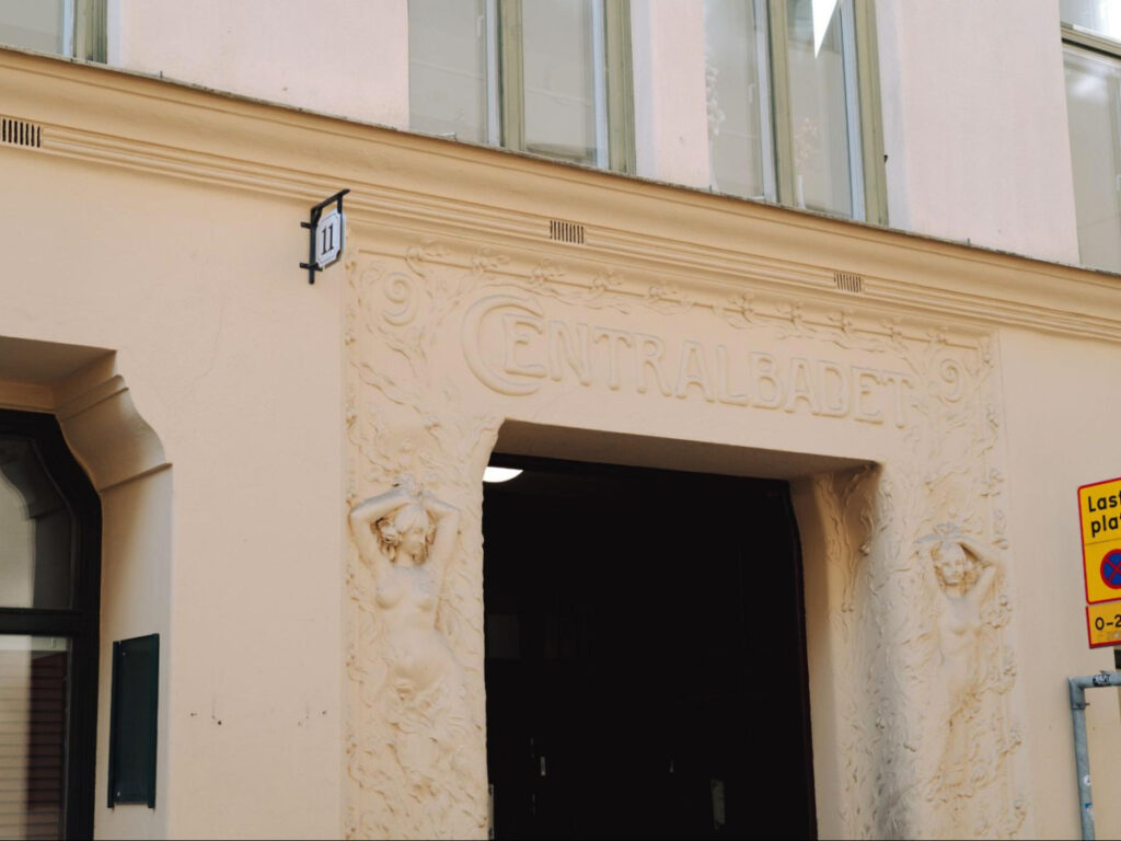 View of the engraved entrance of Centralbadet