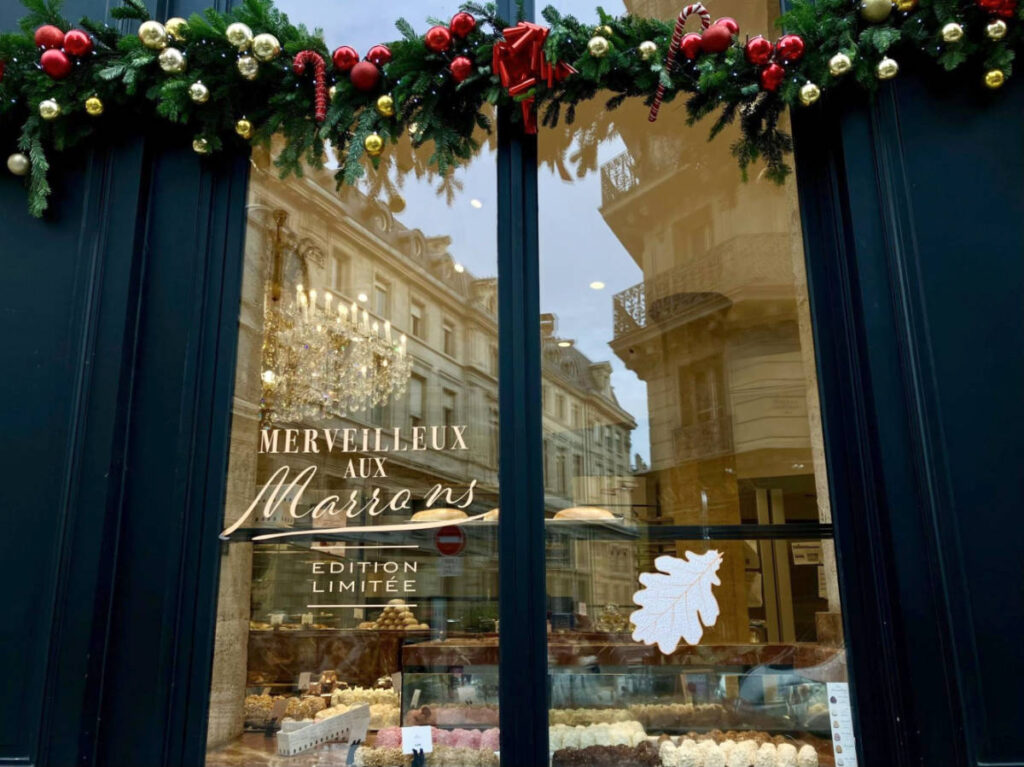 The pastry shop with Christmas decors