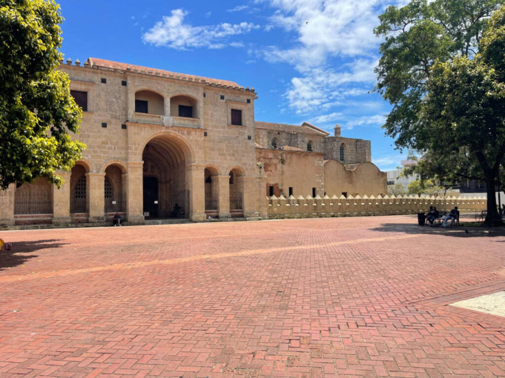 Panoramic view of the church from Parque Colon