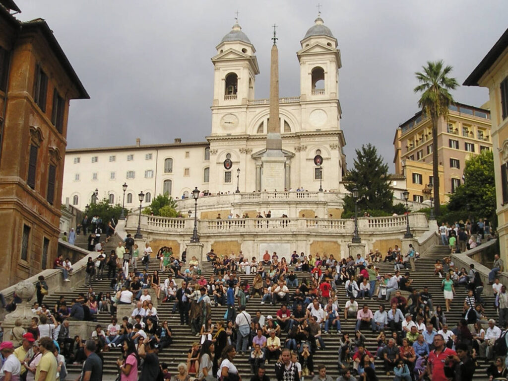 View of the church and the crowd on the Spanish Steps