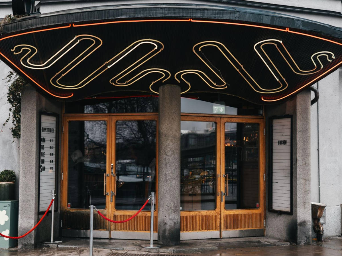 The entrance door to cinema Bio Rio