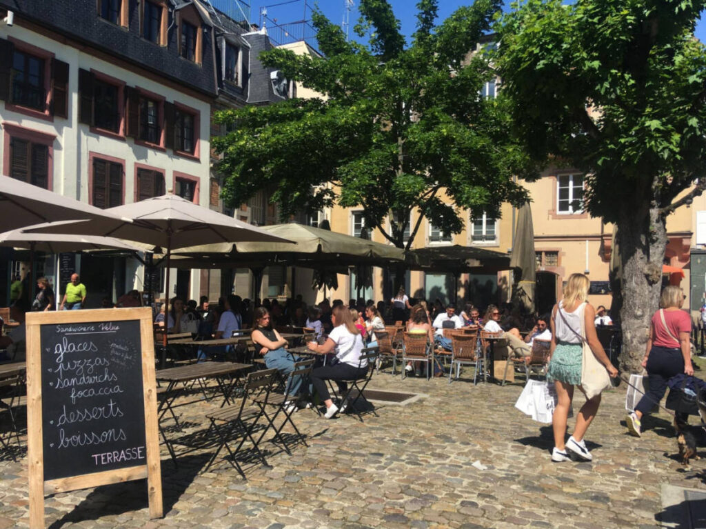 Crowd at the patio of the city center restaurant