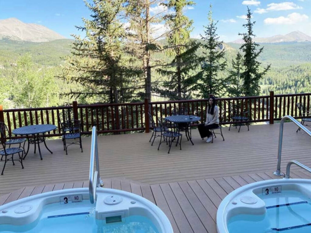 Travel Lemming writer Clara Kessler, sitting at the deck near the hot tubs