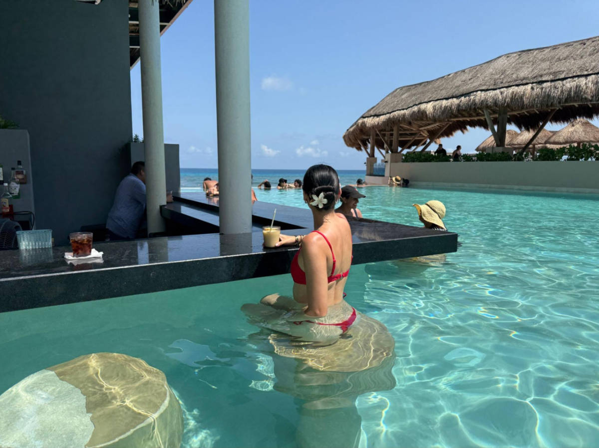 Travel Lemming writer, Clara having drinks on the pool