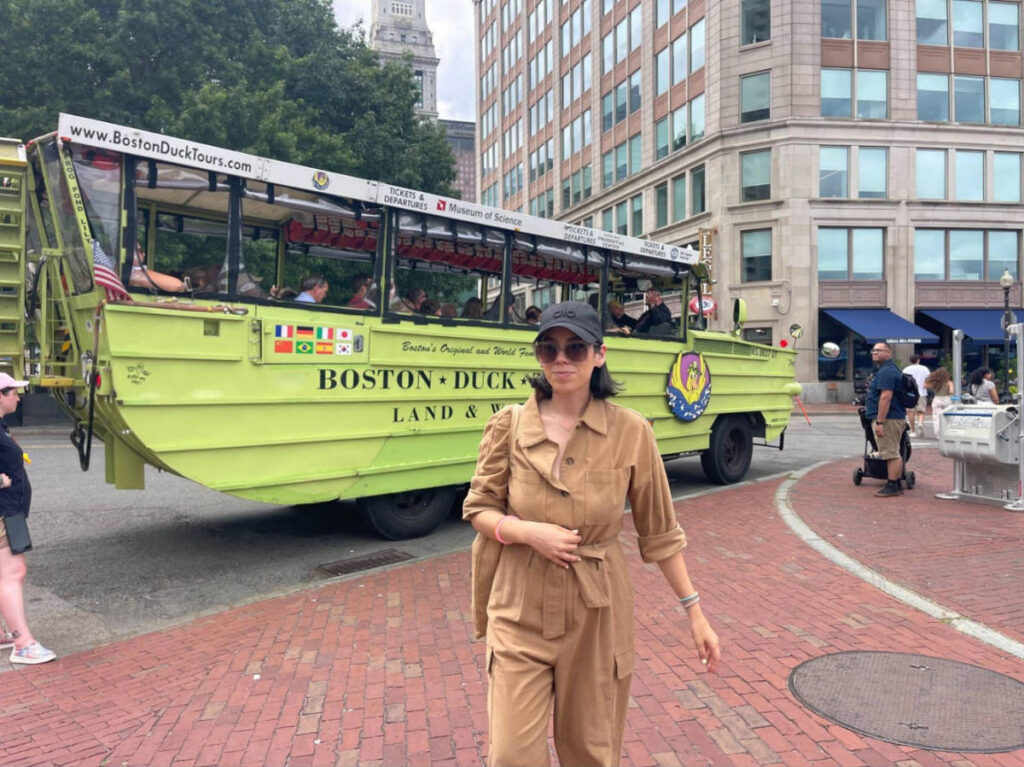 The author Claudicet Peña in front of the Amphibious DUKW vehicle