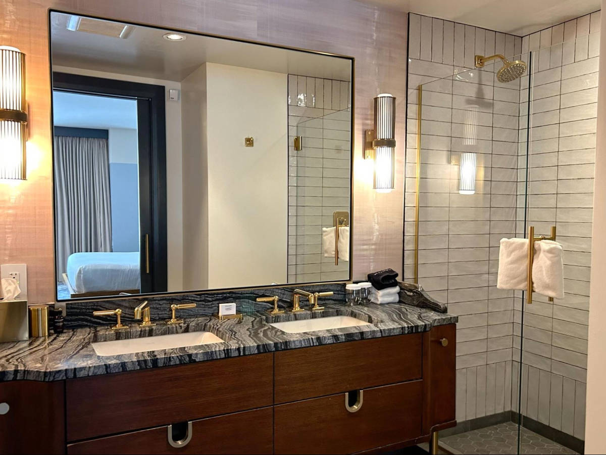 The bathroom and the double sink in Clayton Hotel
